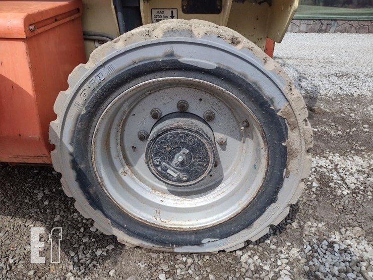 2010-jlg-4069le-image-8