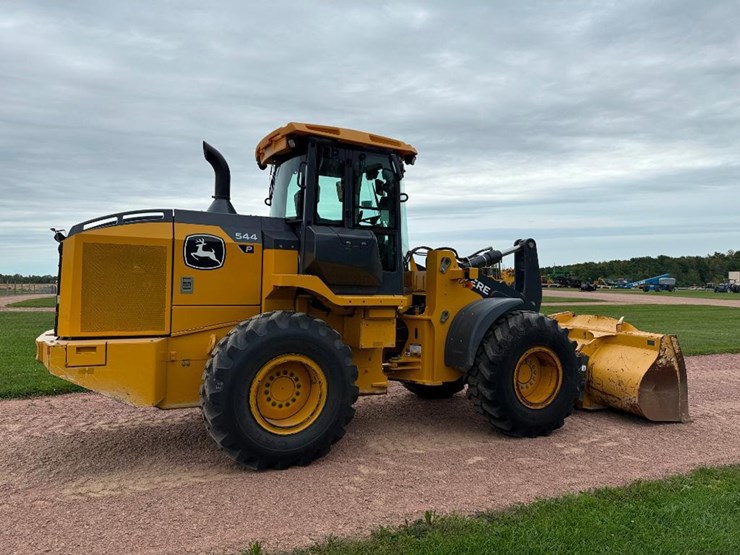 2021-deere-544p-image-4