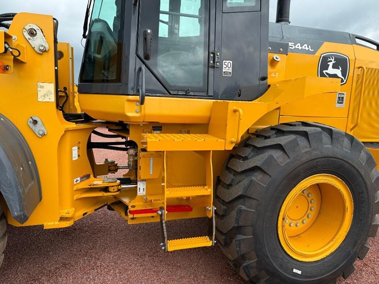 2019-deere-544l-image-21