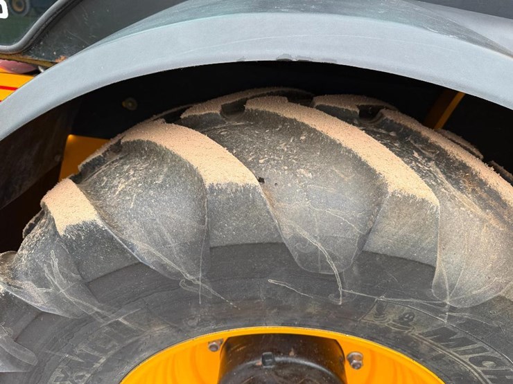 jcb-tm320-image-8
