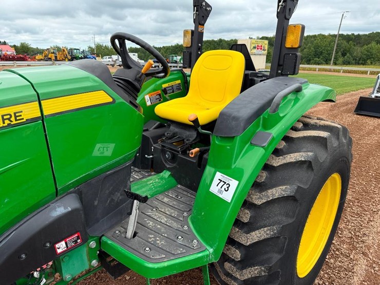john-deere-4044m-image-28