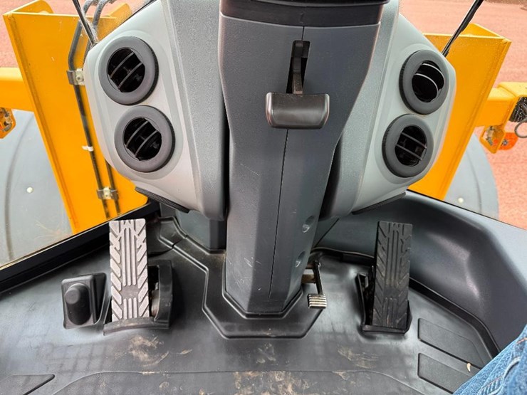 2019-deere-544l-image-68