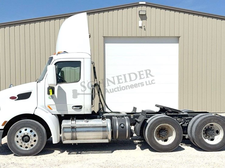 2018-peterbilt-579-image-4
