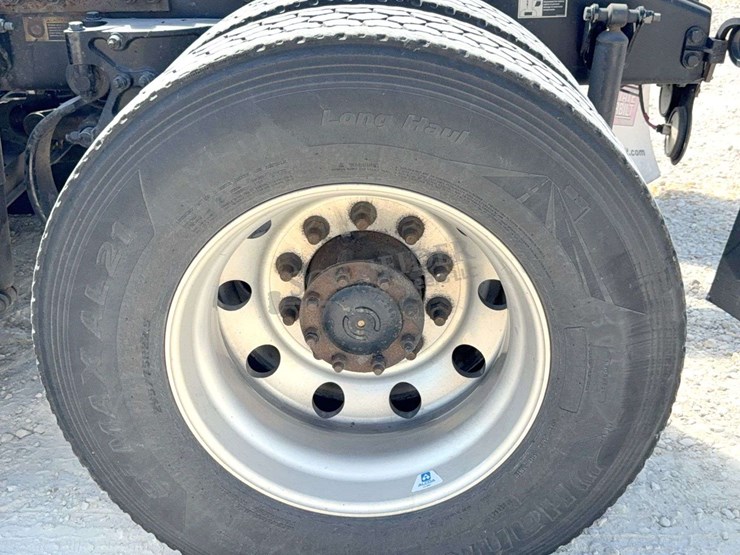 2020-peterbilt-579-image-36