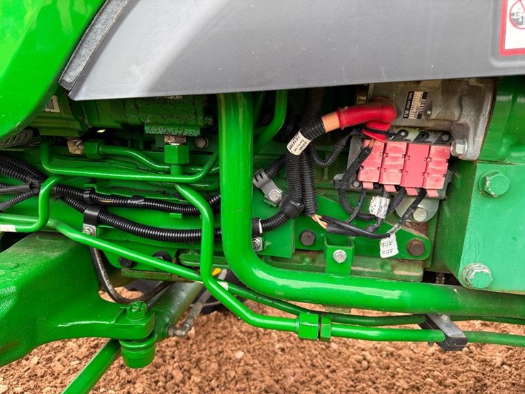 john-deere-4044m-image-25