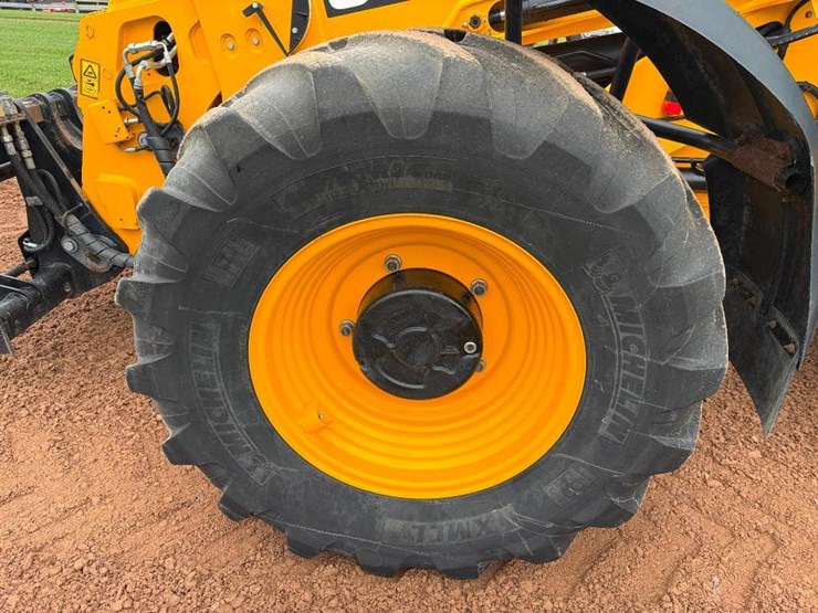 jcb-tm320-image-10