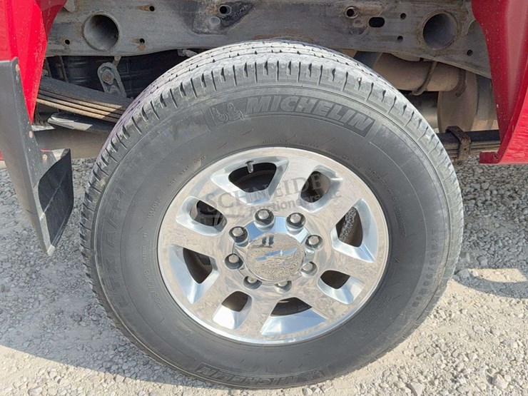 2013-chevrolet-2500hd-image-19