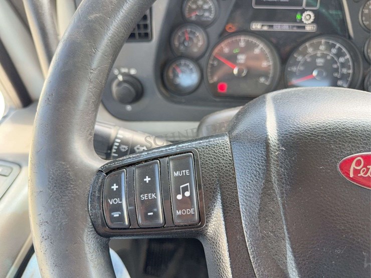 2020-peterbilt-579-image-79