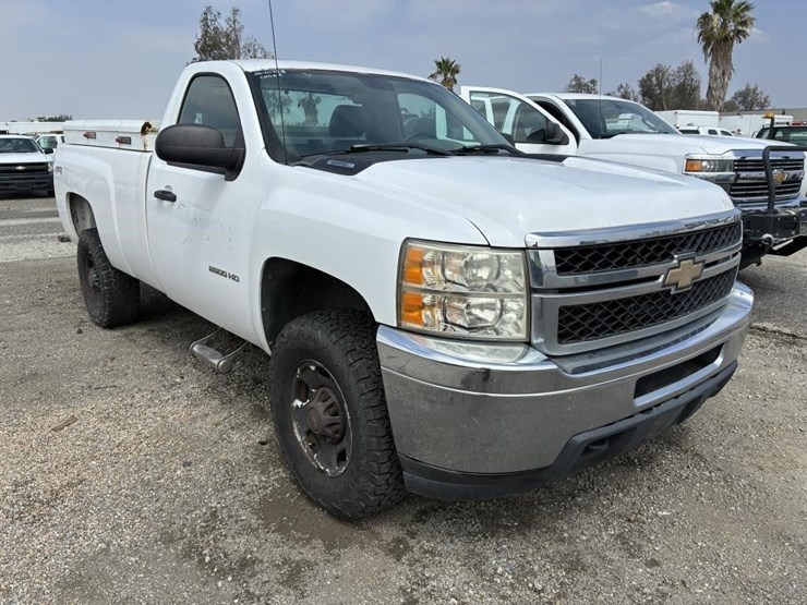 2011-chevrolet-2500-image-2