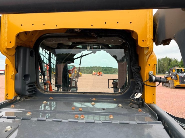 2020-deere-325g-image-28