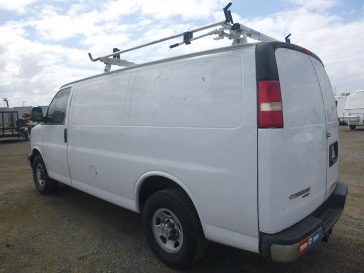 2014-chevrolet-express-2500-image-4