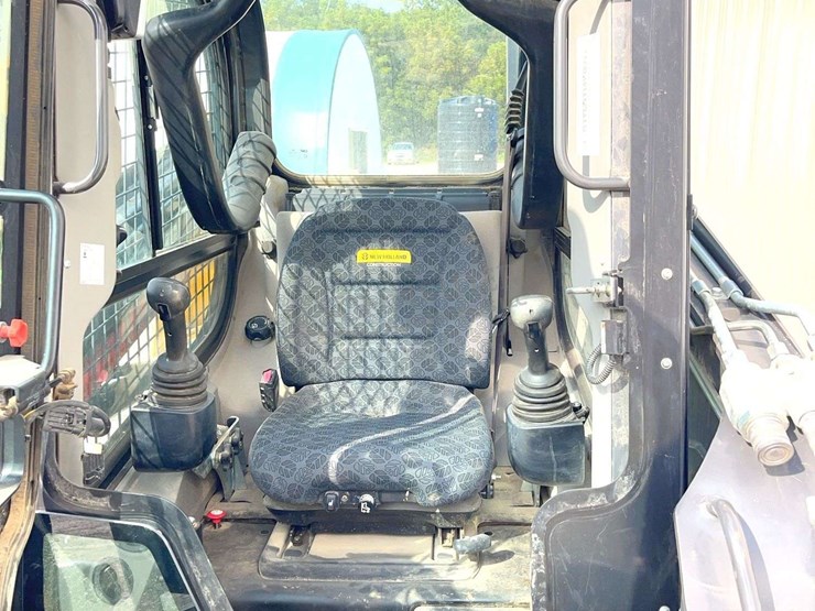 2021-new-holland-c327-image-26