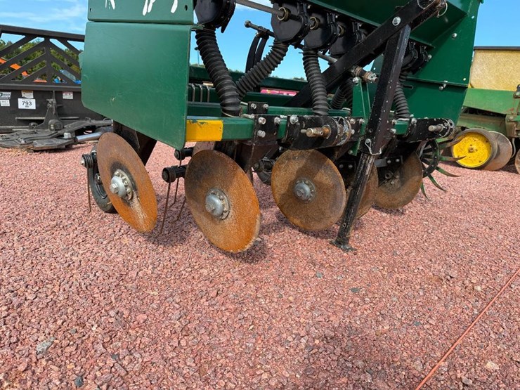 sukup-food-plot-planter-image-10