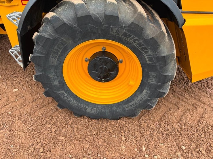 jcb-tm320-image-7