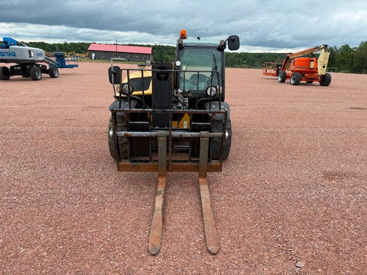 2021-caterpillar-th255c-image-2