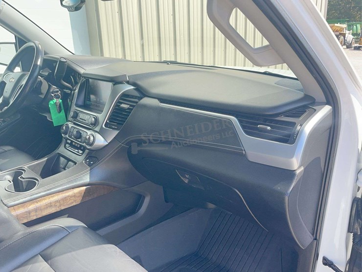 2016-chevrolet-tahoe-lt-image-30