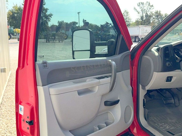 2013-chevrolet-2500hd-image-33