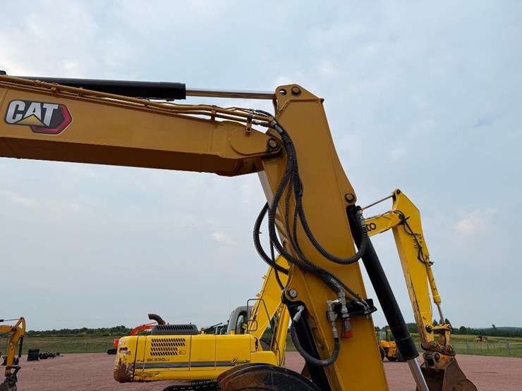 caterpillar-307.5-image-38