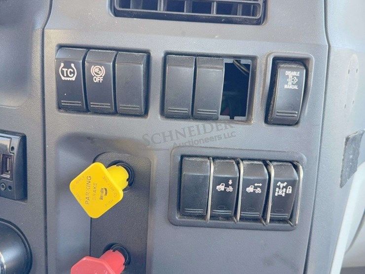 2020-peterbilt-579-image-84