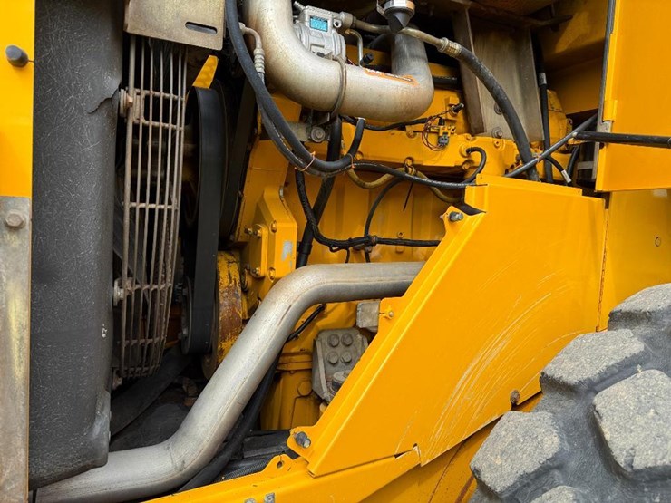 2005-deere-744j-image-35