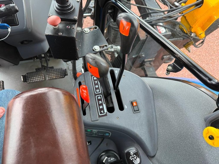 new-holland-ts110-image-58