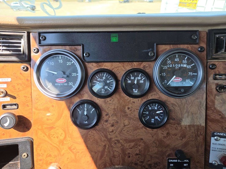 2006-peterbilt-335-image-52