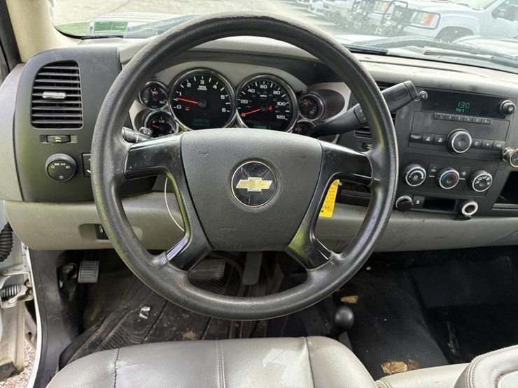 2011-chevrolet-2500-image-13