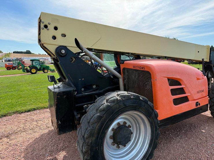 2014-jlg-g6-42a-image-18
