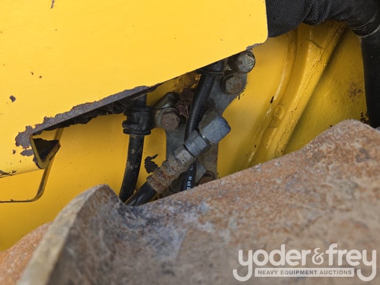 2022-komatsu-d61pxi-24-image-15