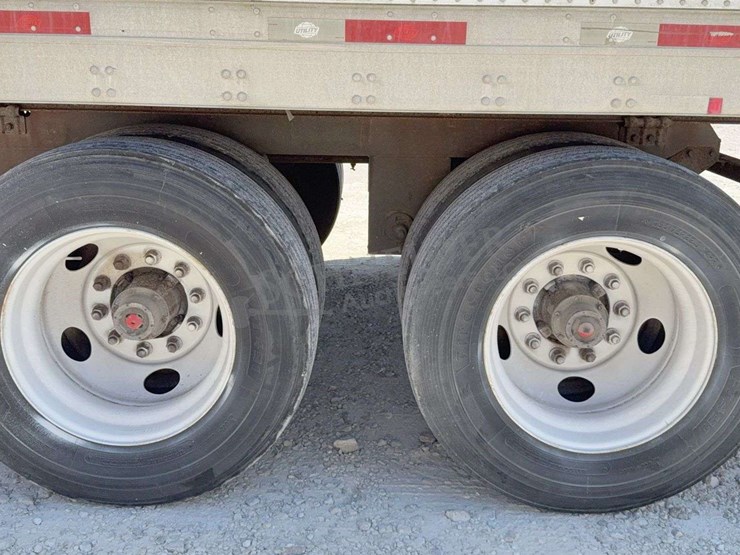 2008-utility-4000dx-image-14