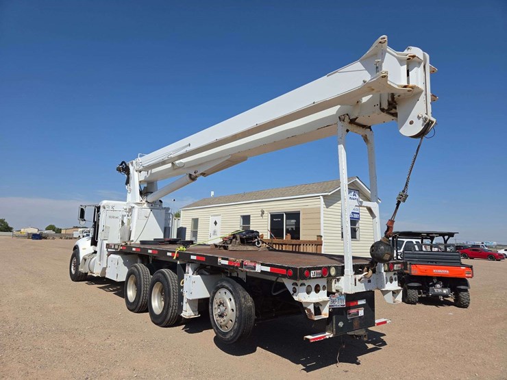 2006-peterbilt-335-image-5