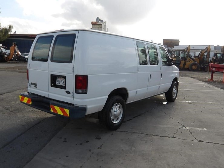 2011-ford-e350-image-3