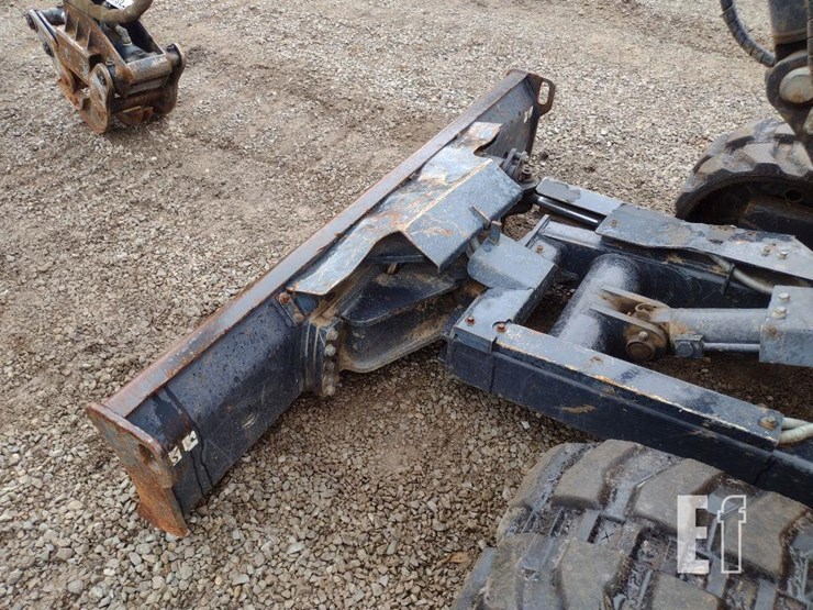2016-kubota-kx040-4-image-17