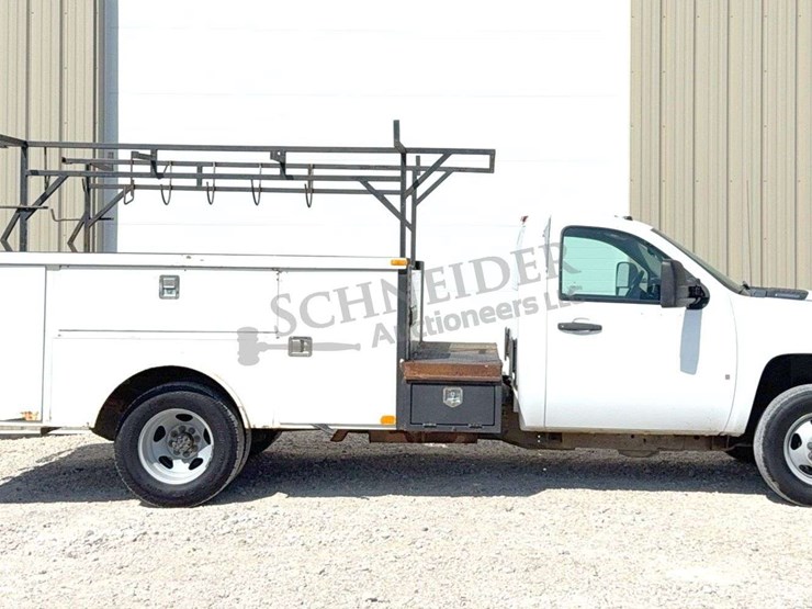 2009-chevrolet-3500-image-3