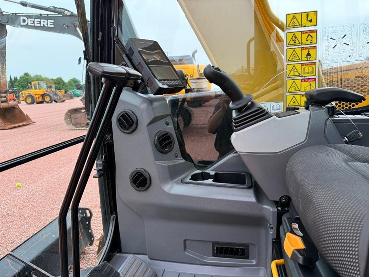 caterpillar-307.5-image-52