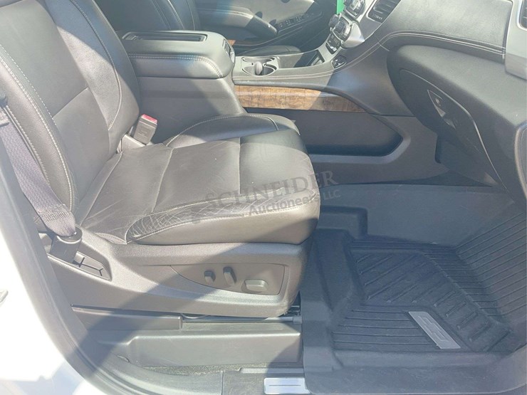 2016-chevrolet-tahoe-lt-image-31