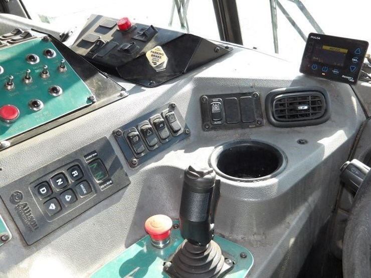 2019-peterbilt-520-image-21