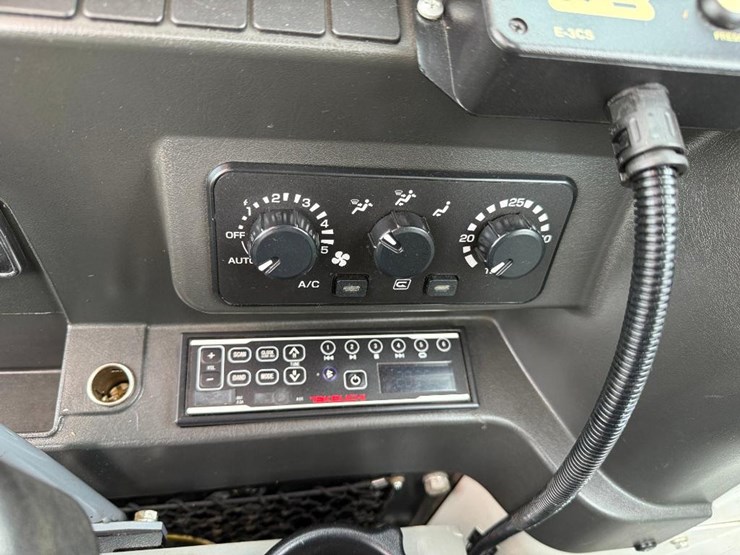 takeuchi-tb290-image-53