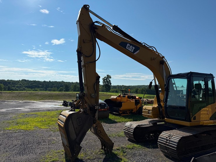 caterpillar-312d-image-7