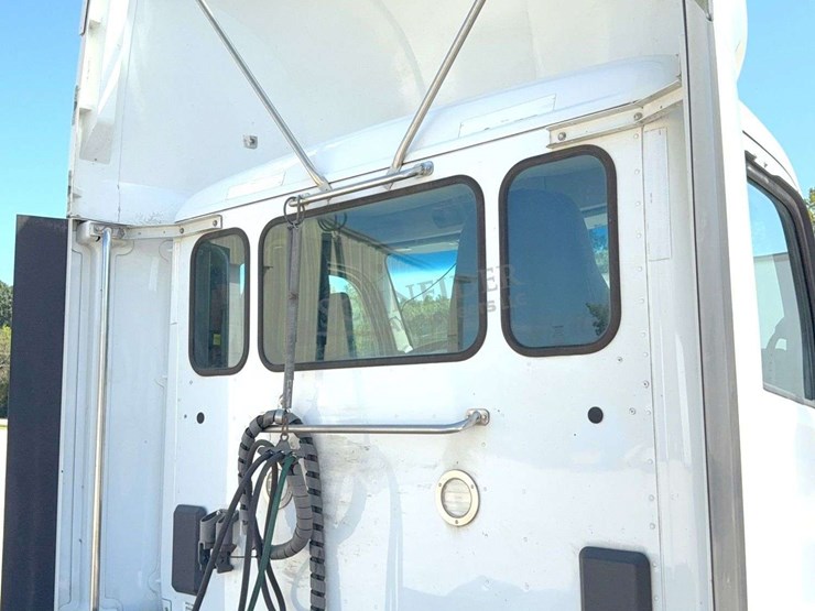 2020-peterbilt-579-image-21