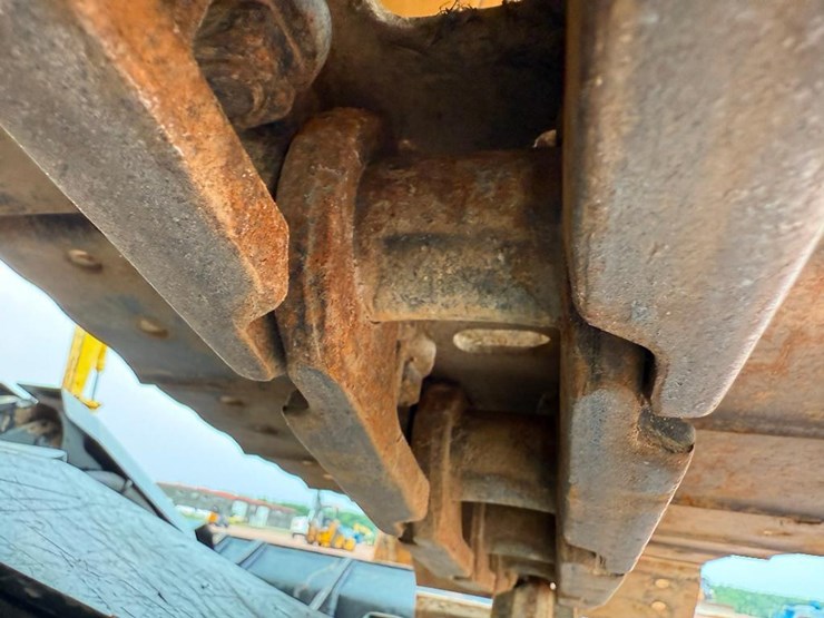 caterpillar-307.5-image-17