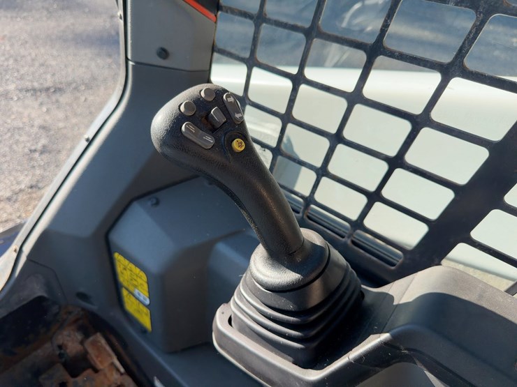 2021-bobcat-s62-image-18