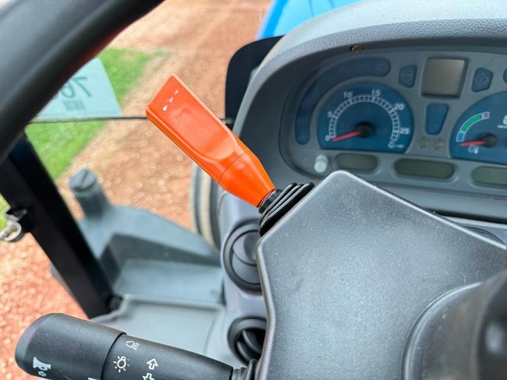 new-holland-ts130a-image-54