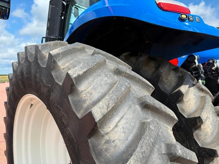 new-holland-t8.320-image-8
