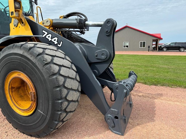 2005-deere-744j-image-29