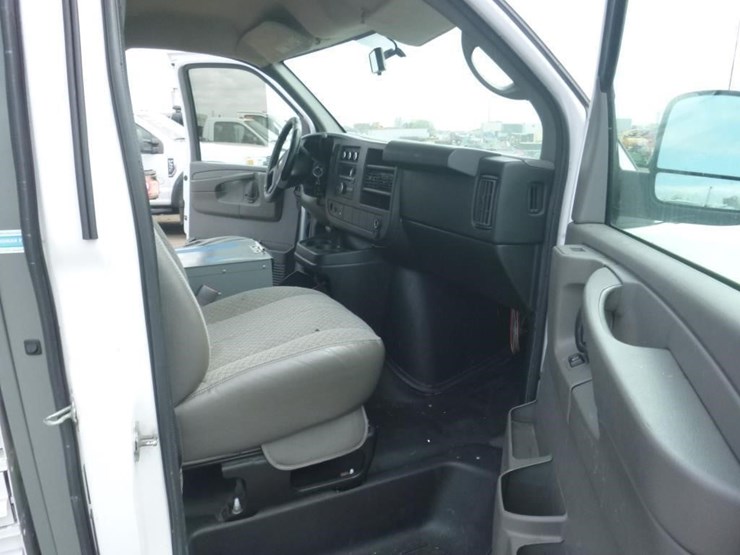 2014-chevrolet-express-2500-image-6