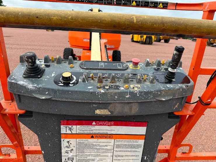 jlg-400s-image-35