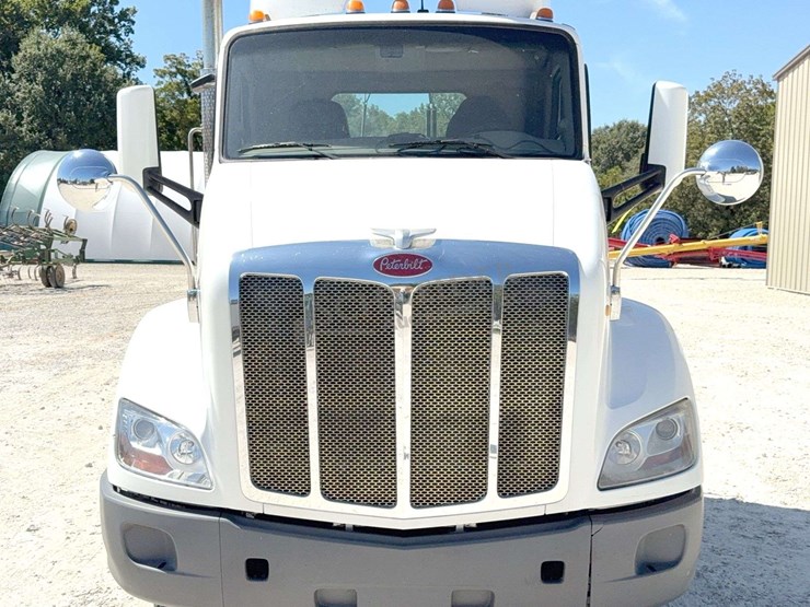 2018-peterbilt-579-image-9