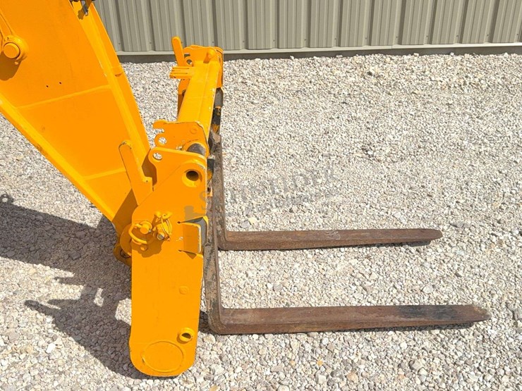 2019-jcb-540-140-image-16