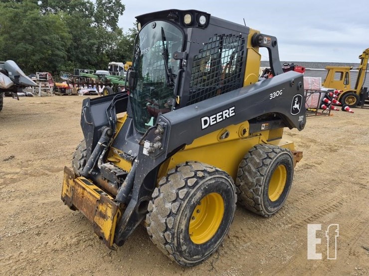 2020-deere-330g-image-1